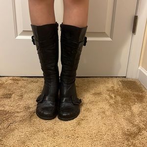 EUC Miz Mooz Size 8 Wedge Black